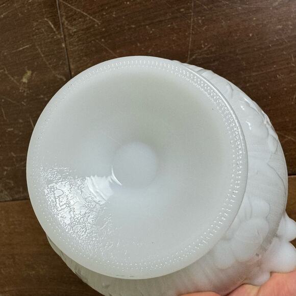 Jeanette Glass‎ Vintage Milk Glass Iris Floral Herringbone pedestal Compote dish - Picture 8 of 9